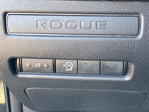 Used 2024 Nissan Rogue S FWD image 21
