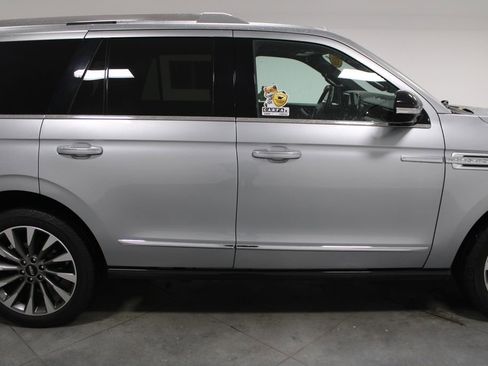 Used 2020 Lincoln Navigator Reserve image 11