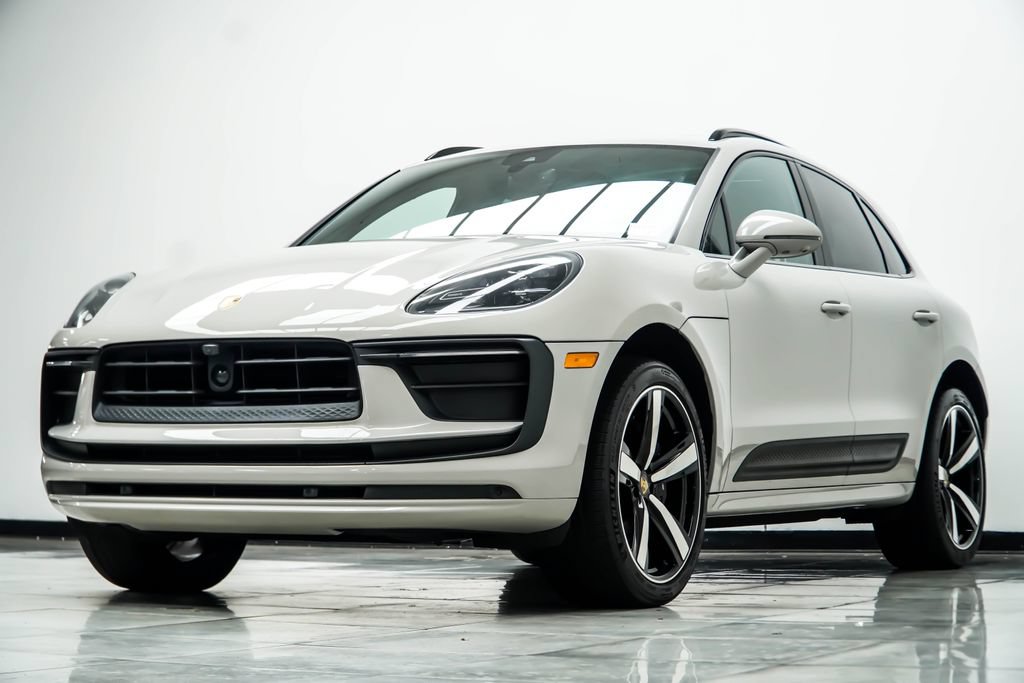 Used 2023 Porsche Macan AWD/4WD image 10