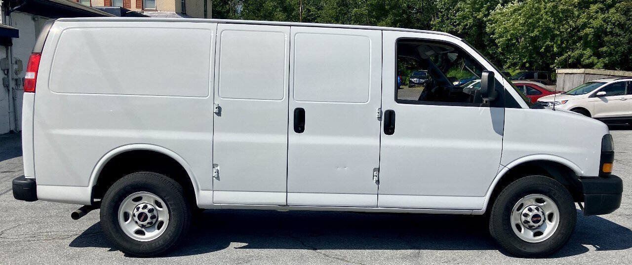 Used 2023 GMC Savana 2500 w/ Driver Convenience Package RWD image 4