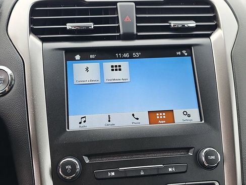 Used 2017 Ford Fusion SE w/ Fusion SE Technology Package image 25