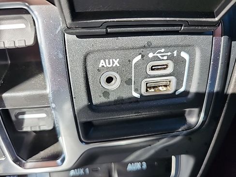 Certified 2024 Jeep Gladiator Mojave w/ Technology Group image 33