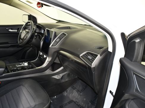 Used 2023 Ford Edge SE image 40
