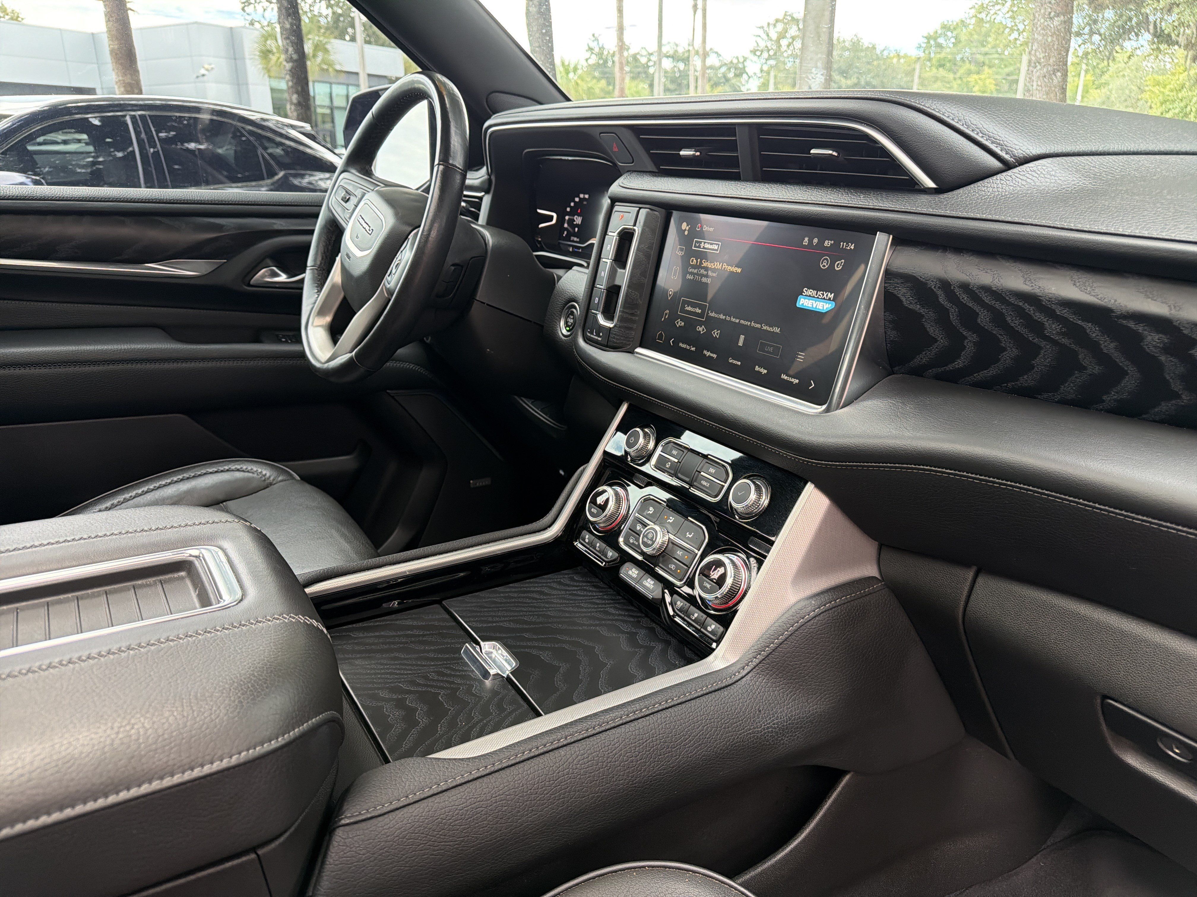 Used 2022 GMC Yukon Denali RWD image 48