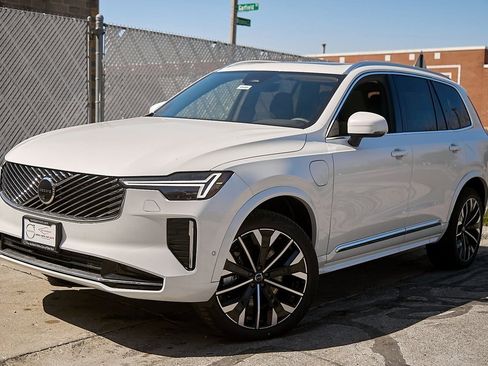 New 2025 Volvo XC90 T8 Plus w/ Protection Package Premier image 2