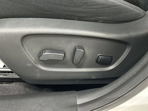 Used 2018 Nissan Rogue SV AWD/4WD image 12