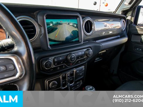 Used 2022 Jeep Wrangler Unlimited Sahara w/ Dual Top Group AWD/4WD image 19