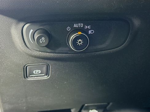 Used 2020 GMC Terrain SLE w/ Driver Convenience Package AWD/4WD image 17