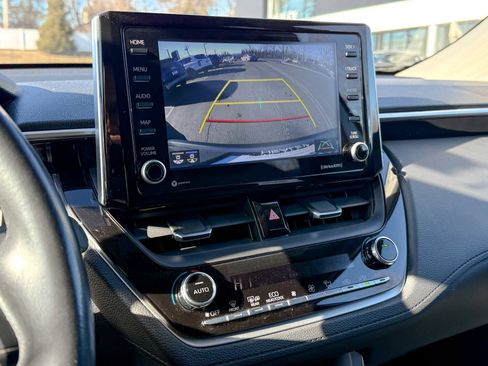 Used 2022 Toyota Corolla Cross XLE w/ Convenience Package image 19