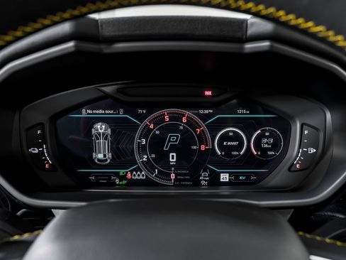 Used 2025 Lamborghini Urus S AWD/4WD image 16