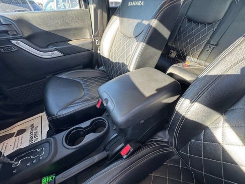 Used 2018 Jeep Wrangler Unlimited Sahara AWD/4WD image 23
