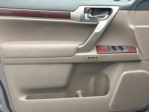 Used 2016 Lexus GX 460 w/ Premium Package AWD/4WD image 9
