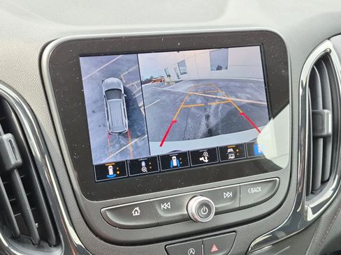 Used 2022 Chevrolet Equinox RS w/ Infotainment Package image 15