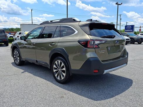 Used 2023 Subaru Outback Touring AWD/4WD image 4
