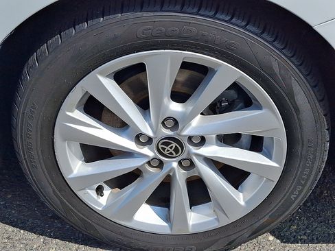 Certified 2022 Toyota Camry LE FWD image 9