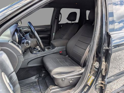Used 2022 Jeep Grand Cherokee Laredo E RWD image 3