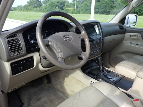 Used 2004 Toyota Land Cruiser AWD/4WD image 25