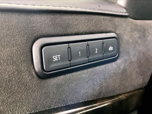 Used 2020 Cadillac Escalade Platinum RWD image 33