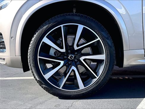 Used 2023 Volvo XC90 B6 Plus AWD/4WD image 11