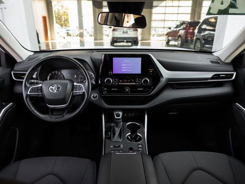 Used 2024 Toyota Highlander LE AWD/4WD image 19