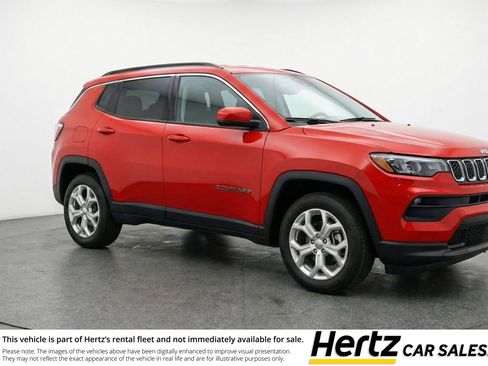 Used 2025 Jeep Compass Latitude image 1