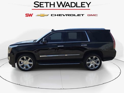 Used 2018 Cadillac Escalade Luxury RWD image 4