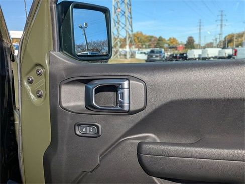 Used 2023 Jeep Gladiator Willys image 37
