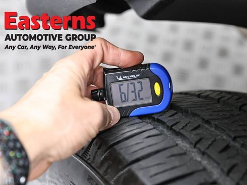 Used 2025 Jeep Wrangler Unlimited Sahara w/ Safety Group AWD/4WD image 29