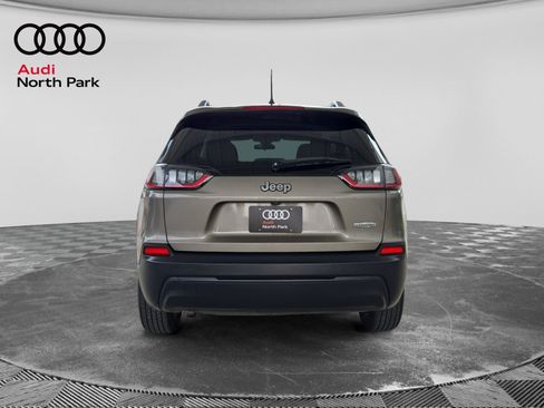 Used 2019 Jeep Cherokee Latitude w/ Popular Appearance Group FWD image 4