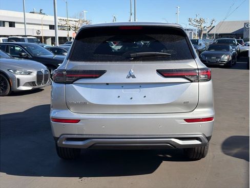 New 2026 Mitsubishi Outlander SE FWD image 6