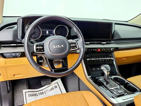 Used 2024 Kia Carnival EX image 12