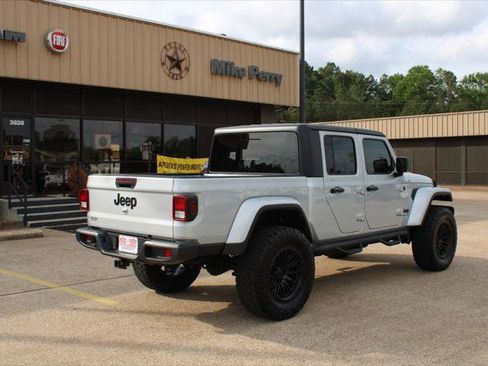 Certified 2024 Jeep Gladiator Sport image 7