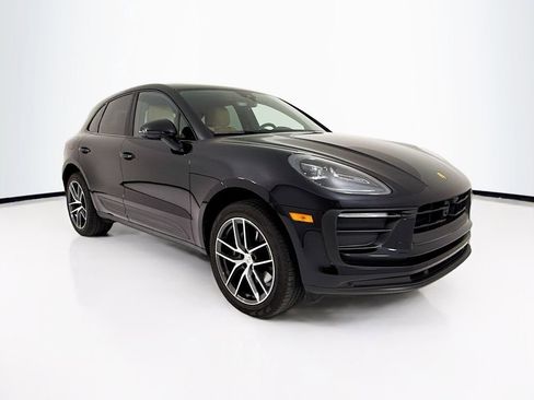 Certified 2025 Porsche Macan AWD/4WD image 9