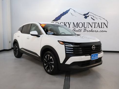 Used 2025 Nissan Kicks SV AWD/4WD image 1