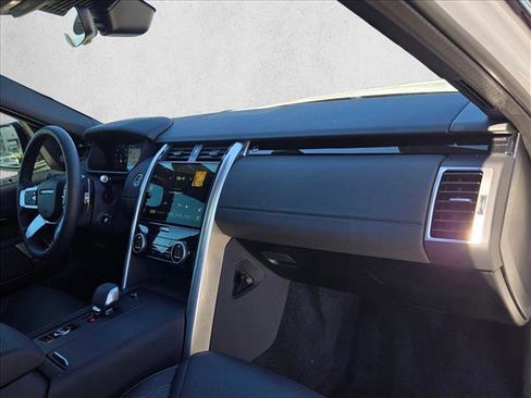 Used 2025 Land Rover Discovery S image 19