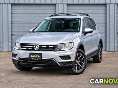 Used 2019 Volkswagen Tiguan SE w/ Panoramic Sunroof Package