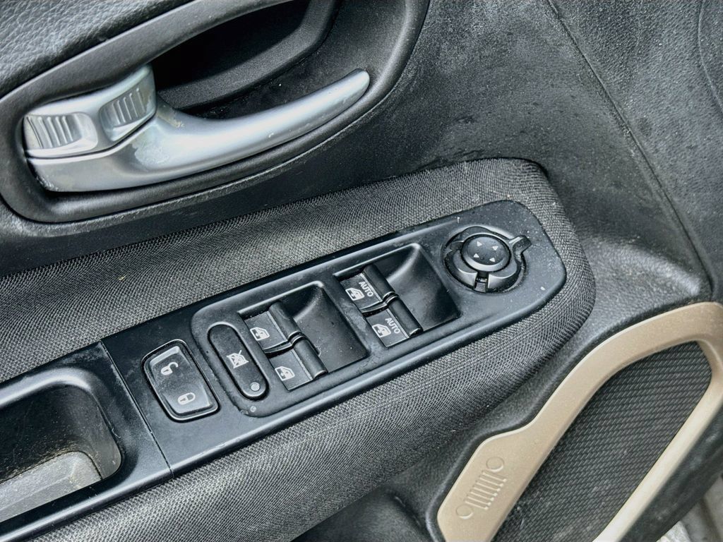 Used 2017 Jeep Renegade Sport w/ Power & Air Group FWD image 13