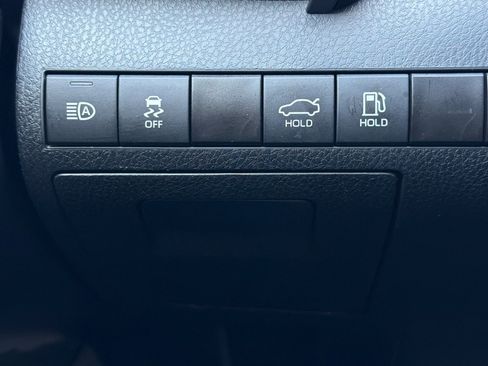 Used 2024 Toyota Camry SE image 29