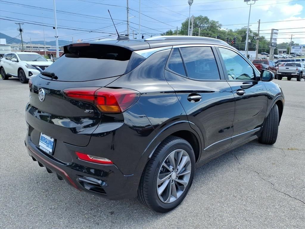 Used 2023 Buick Encore GX Select w/ Experience Buick Package FWD image 3