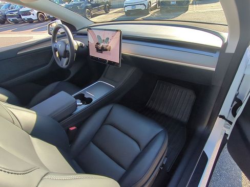 Used 2023 Tesla Model Y Long Range image 27