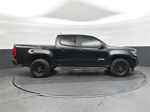 Used 2022 Chevrolet Colorado Z71 w/ Z71 Midnight Edition image 2