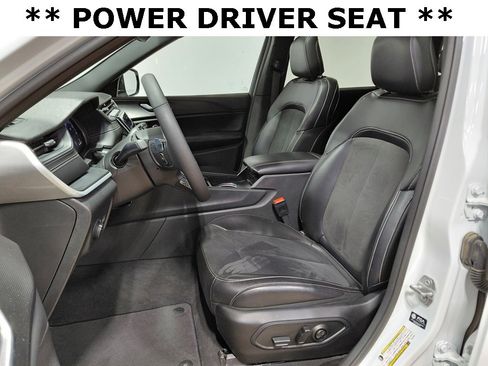 Used 2024 Jeep Grand Cherokee L Altitude image 12