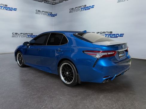 Used 2019 Toyota Camry XSE image 7