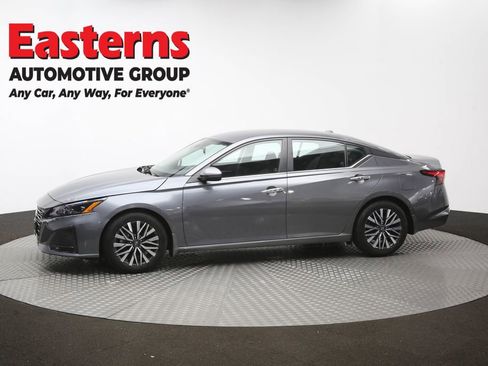Used 2023 Nissan Altima 2.5 SV FWD image 57