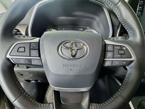 Used 2022 Toyota Highlander XLE image 13