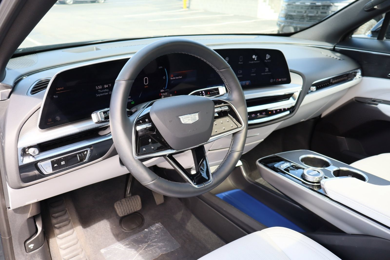 Used 2024 Cadillac Lyriq Luxury AWD/4WD image 32