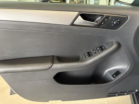 Used 2017 Volkswagen Jetta S FWD image 9
