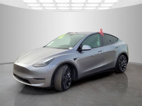Used 2024 Tesla Model Y Performance image 8