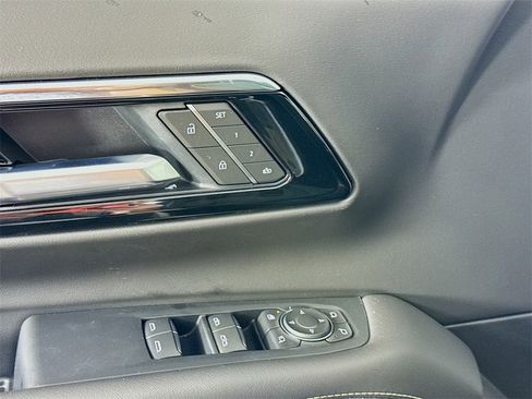 New 2025 Chevrolet Suburban Premier image 13