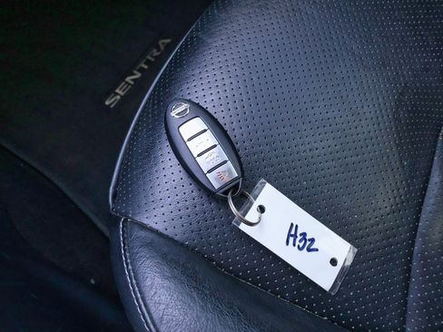 Used 2015 Nissan Sentra SR w/ SR Premium Package image 21